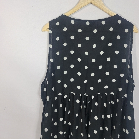 Torrid Size 4 Polkadot top - Picture 5 of 5